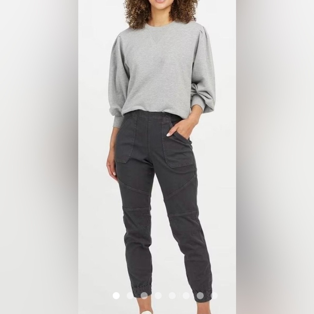 SPANX Gray Twill Cargo Joggers. Stretch. Women size L